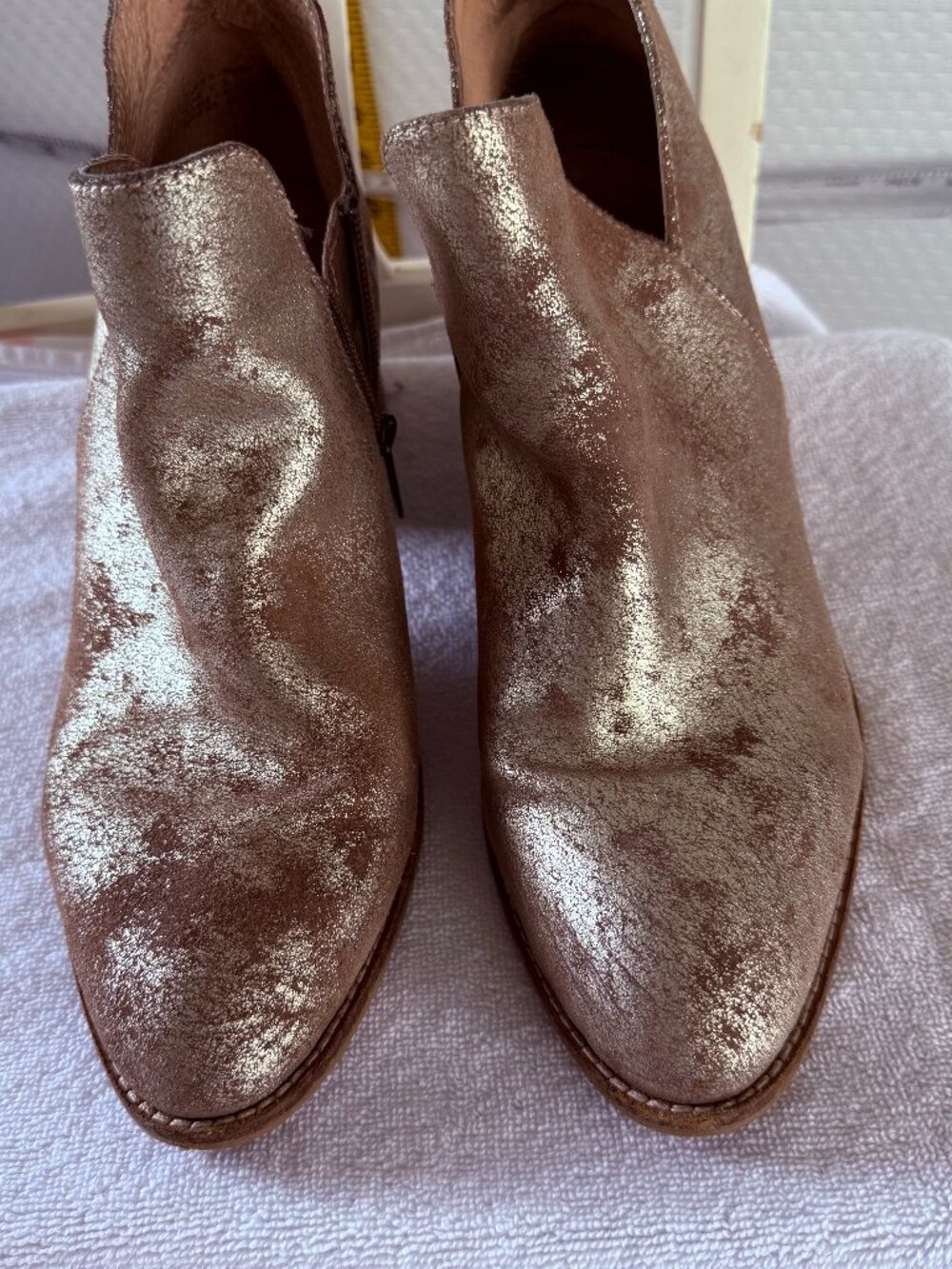 MOTTLED GOLD LEATHER LIENDO BOOTIES ANTHROPOLOGIE SIZE 9.5